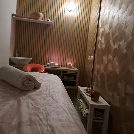 Lotus B&B-2